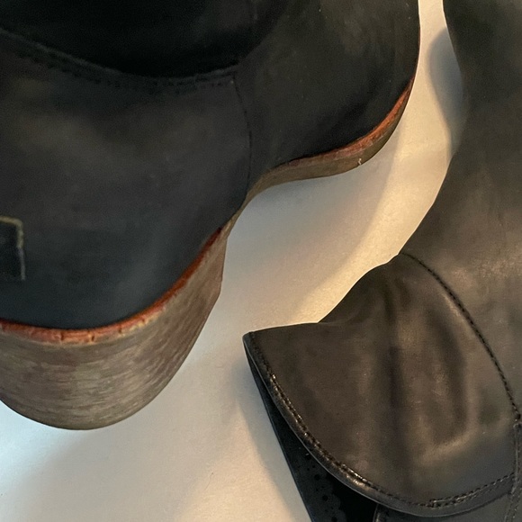 UGG AUSTRALIA DARLING S/N 1005898 DARK GRAY LEATHER CHUNKY HEEL BOOTS Size 8.5 - Picture 11 of 15